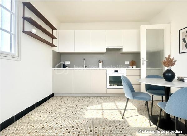 Située en plein cœur du bourg de L’Hermitage, commune prisée de Rennes Métropole, découvrez cette spacieuse maison de 155 m² habitables implantée sur une parcelle d’environ 480 m², à proximité immédiate des commerces, écoles, services et de la gare permettant de rejoindre Rennes en seulement 9 minutes.

Construite en 1972 et rénovée en 2026, cette maison offre de beaux volumes et un fort potentiel d’aménagement.

Elle se compose comme suit :

Au sous-sol :

Deux chambres
Un grand garage / buanderie offrant un espace de stockage et de stationnement confortable

Au rez-de-chaussée surélevé :

Une cuisine séparée
Un lumineux salon-séjour
Deux chambres
Une salle de bains
Un WC indépendant

À l’étage :
Deux chambres. 
Un vaste espace supplémentaire à aménager selon vos envies : bureau, salle de jeux, espace détente ou possibilité de créer deux chambres supplémentaires.

Cette maison saura séduire :
✔ Une grande famille recherchant espace et praticité
✔ Une famille recomposée grâce à sa configuration fonctionnelle
✔ Un investisseur, avec un fort potentiel pour un projet de colocation

Les + :
✅ Emplacement central dans le bourg
✅ Rennes accessible rapidement en train
✅ Nombreuses chambres
✅ Maison rénovée
✅ Beaux volumes et potentiel évolutif

À visiter sans tarder !

Contactez-moi pour plus d’informations ou organiser une visite.