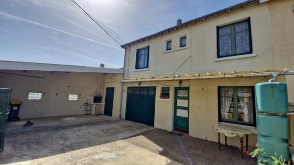 ENSEMBLE IMMOBILIER : une MAISON et deux APPARTEMENTS