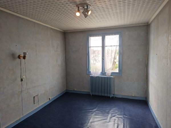 ENSEMBLE IMMOBILIER : une MAISON et deux APPARTEMENTS