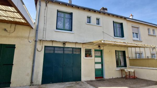 ENSEMBLE IMMOBILIER : une MAISON et deux APPARTEMENTS