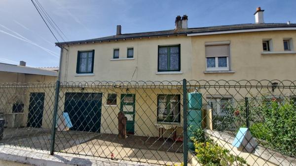 ENSEMBLE IMMOBILIER : une MAISON et deux APPARTEMENTS