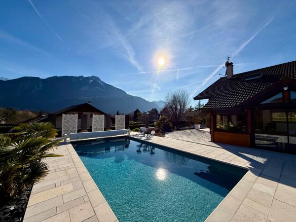 À vendre – Belle maison T5 de 138 m² utiles sur un terrain de 1 035 m² avec piscine à Ayse (74)