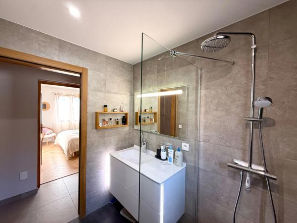 À vendre – Belle maison T5 de 138 m² utiles sur un terrain de 1 035 m² avec piscine à Ayse (74)