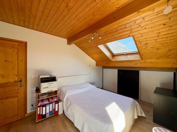À vendre – Belle maison T5 de 138 m² utiles sur un terrain de 1 035 m² avec piscine à Ayse (74)