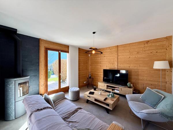 À vendre – Belle maison T5 de 138 m² utiles sur un terrain de 1 035 m² avec piscine à Ayse (74)