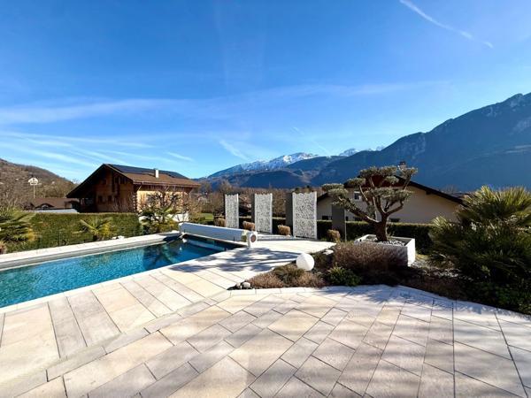 À vendre – Belle maison T5 de 138 m² utiles sur un terrain de 1 035 m² avec piscine à Ayse (74)