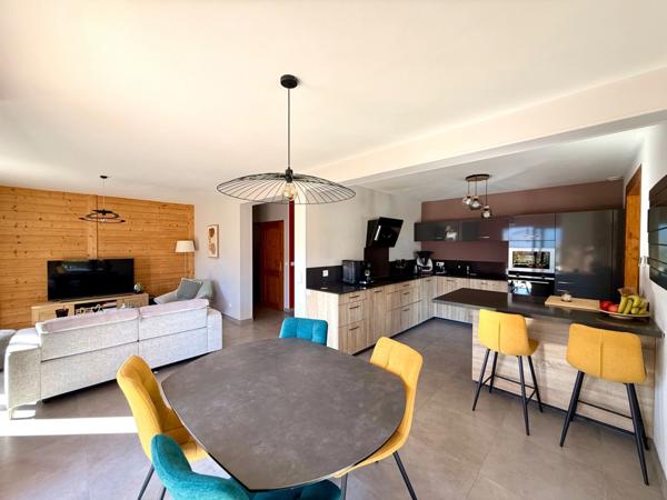 À vendre – Belle maison T5 de 138 m² utiles sur un terrain de 1 035 m² avec piscine à Ayse (74)