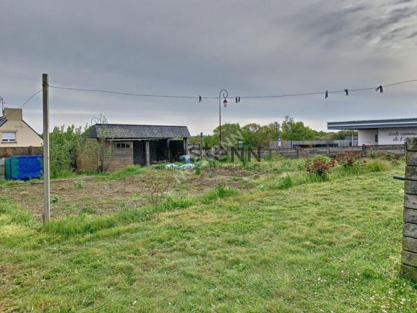 Terrain constructible a vendre en plein centre d Ambon