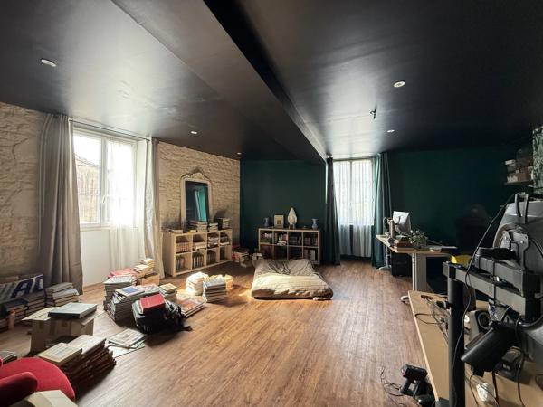 Spacieuse propriété en pierre de 4 chambres, au coeur d'un petit village proche de Ruffec