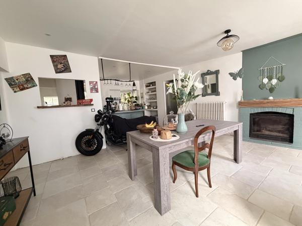 Spacieuse propriété en pierre de 4 chambres, au coeur d'un petit village proche de Ruffec