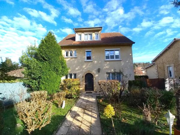 Maison années 50 avec sous-sol – Proche centre historique de Sarlat
