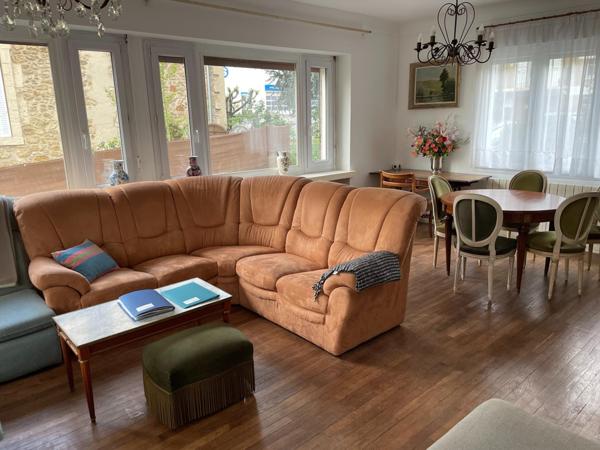 Maison années 50 avec sous-sol – Proche centre historique de Sarlat