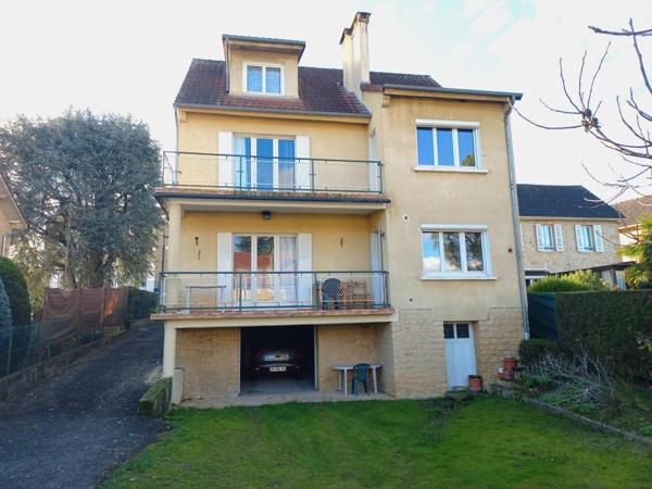 Maison années 50 avec sous-sol – Proche centre historique de Sarlat