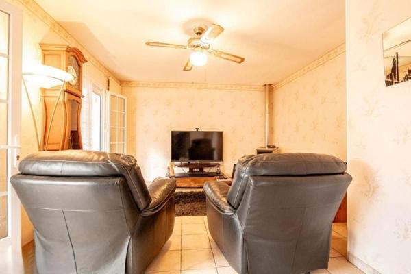 Charmante maison de 96 m², 2 chambres, terrain clos.