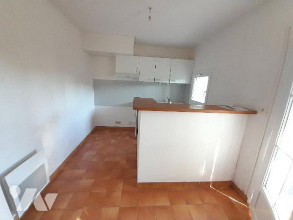 MIGNALOUX BEAUVOIR- proche des facultés - Maison de deux logements à rafraichir