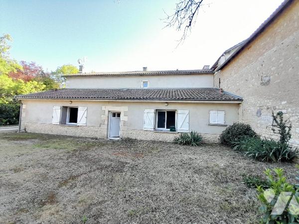 MIGNALOUX BEAUVOIR- proche des facultés - Maison de deux logements à rafraichir