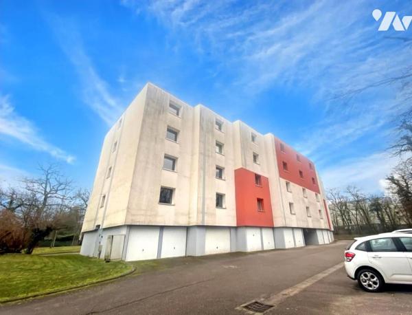 Appartement de type F1 avec parking dernier étage avec ascenseur