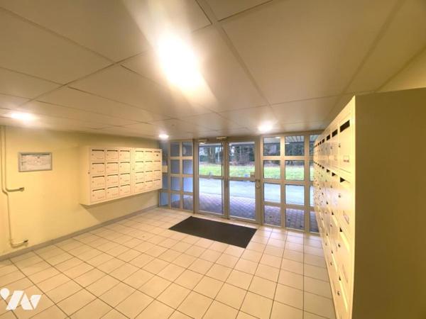 Appartement de type F1 avec parking dernier étage avec ascenseur