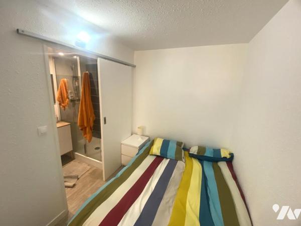 Appartement de type F1 avec parking dernier étage avec ascenseur