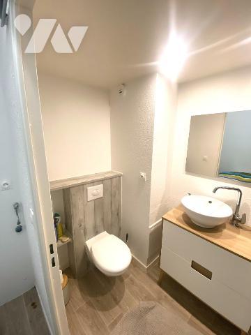 Appartement de type F1 avec parking dernier étage avec ascenseur