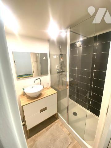 Appartement de type F1 avec parking dernier étage avec ascenseur