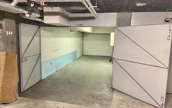 Stationnement à louer    18,28 m2 Versailles