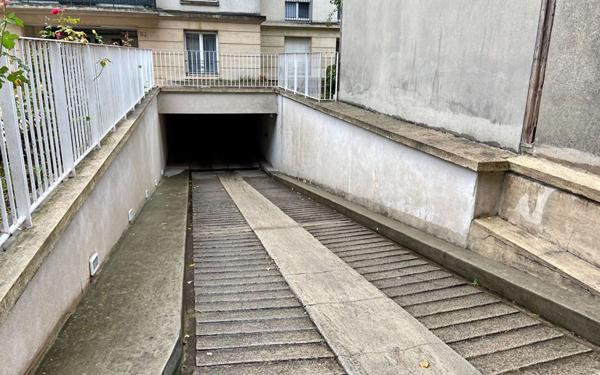 Stationnement à louer    18,28 m2 Versailles
