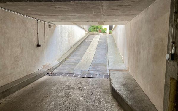 Stationnement à louer    18,28 m2 Versailles