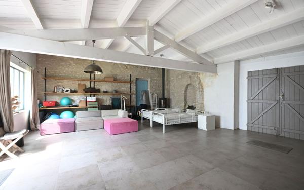 Maison à vendre    7 pièces •  Le Bois-Plage-en-Ré