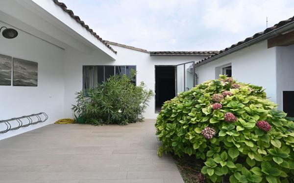 Maison à vendre    7 pièces •  Le Bois-Plage-en-Ré