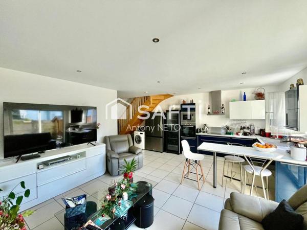 Maison contemporaine en duplex, 3 chambres, 2 points d'eau, Centre ville de Gujan.