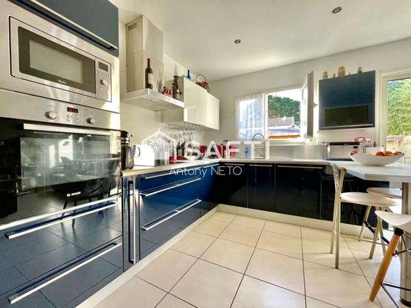 Maison contemporaine en duplex, 3 chambres, 2 points d'eau, Centre ville de Gujan.