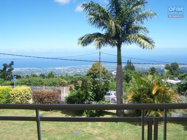 A vendre jolie appartement de type F2 d'environ 54 m² dans résidence avec piscine le Tampon 14 éme