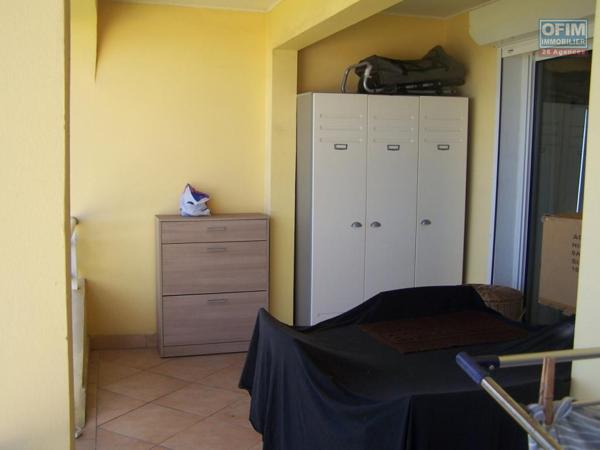 A vendre jolie appartement de type F2 d'environ 54 m² dans résidence avec piscine le Tampon 14 éme