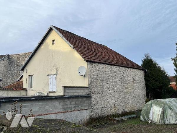 Maison à vendre à Mussy sur Seine (10250), Aube. Maison en pierre à rénover, 70 m² habitables, ...