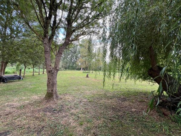 Vente Terrain 4390 m2 à Le Vanneau-Irleau