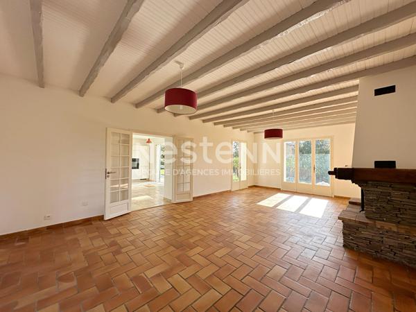 A VENDRE-LA CRAU Maison de plain-pied 157 m² -Terrain de 2 494 m² avec potentiel de division