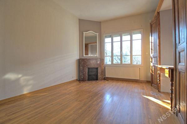 AGEN - Immeuble de caractère avec dépendance jardin et garages sur un terrain de 2600 m² environ..