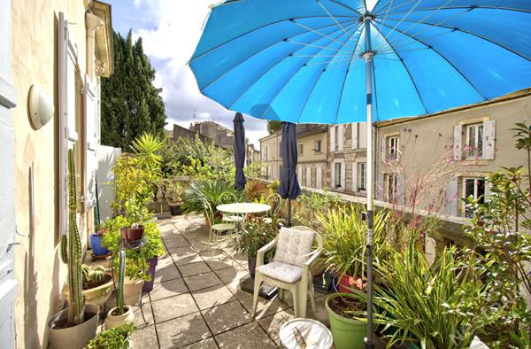 HYPER-CENTRE VILLE D'AGEN : Appartement de charme de 56.69m² avec une chambre et une terrasse de 40m².