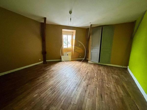 Vente                                                      Maison
                        
                     8 pièces                      190 m2                     à La Fère