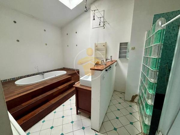Vente                                                      Maison
                        
                     8 pièces                      190 m2                     à La Fère