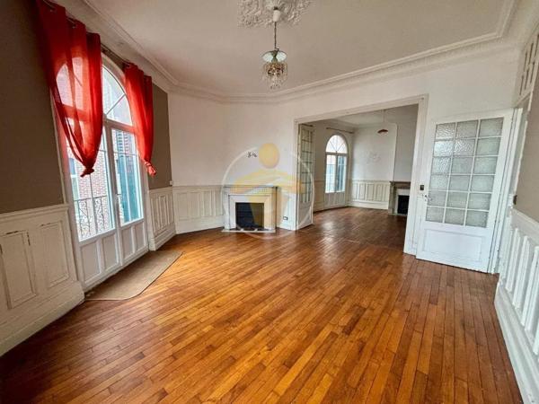 Vente                                                      Maison
                        
                     8 pièces                      190 m2                     à La Fère