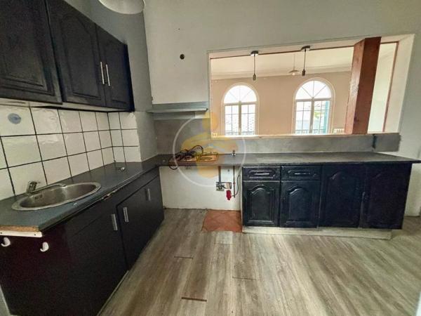 Vente                                                      Maison
                        
                     8 pièces                      190 m2                     à La Fère