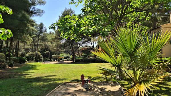 Sanary, T2 Bis d'environ 26 m² dans résidence sécurisée proche des plages.