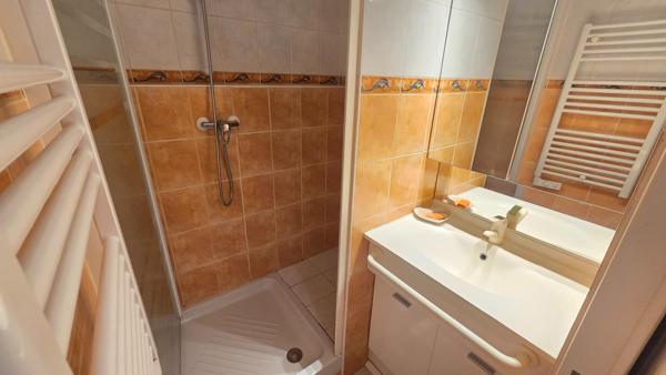 Sanary, T2 Bis d'environ 26 m² dans résidence sécurisée proche des plages.