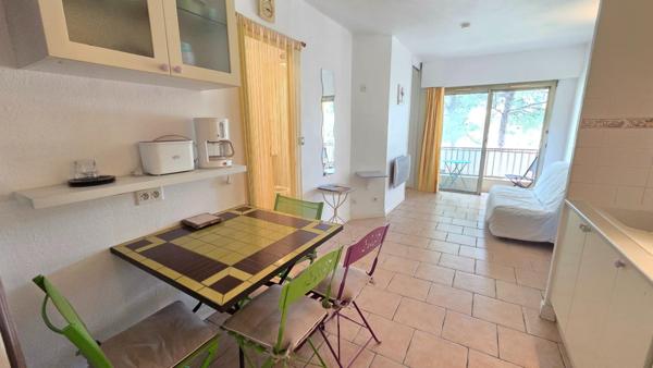 Sanary, T2 Bis d'environ 26 m² dans résidence sécurisée proche des plages.