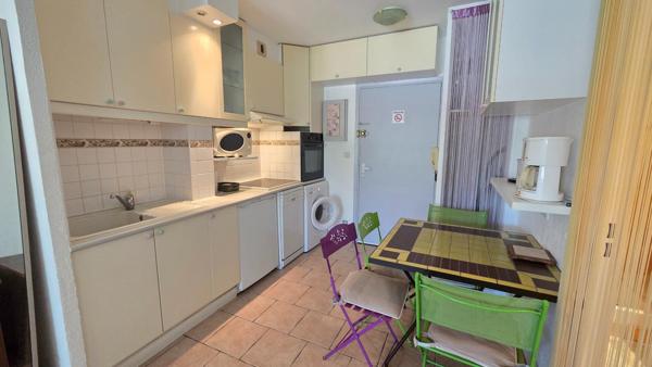 Sanary, T2 Bis d'environ 26 m² dans résidence sécurisée proche des plages.