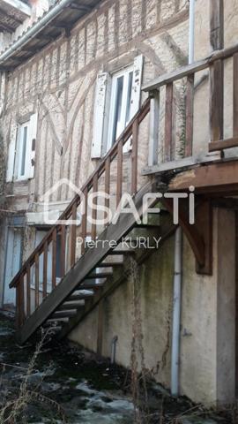 Bel appartement avec local commercial et dépendances