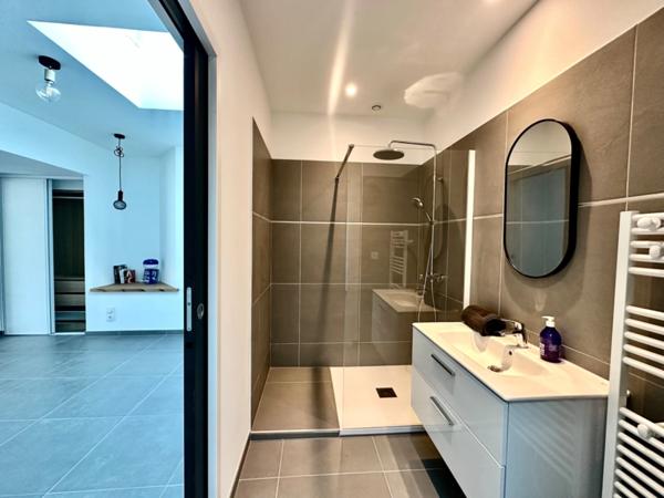 Saint Barnabé, T4 de 98m2 + Deux Terrasses de 22m2 et 38m2 dans petite copropriété de 4 appartements, neuve.