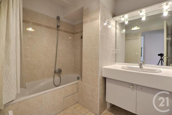 Appartement F3 à vendre  3 pièces - 72,37 m2 ST RAPHAEL - 83